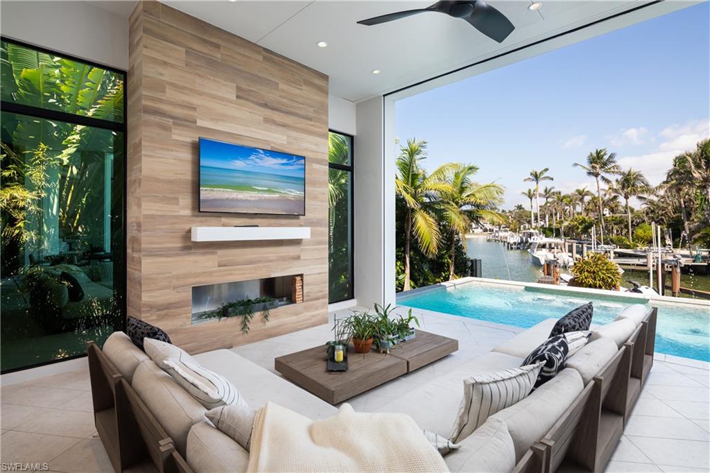 MOORINGS - Residential