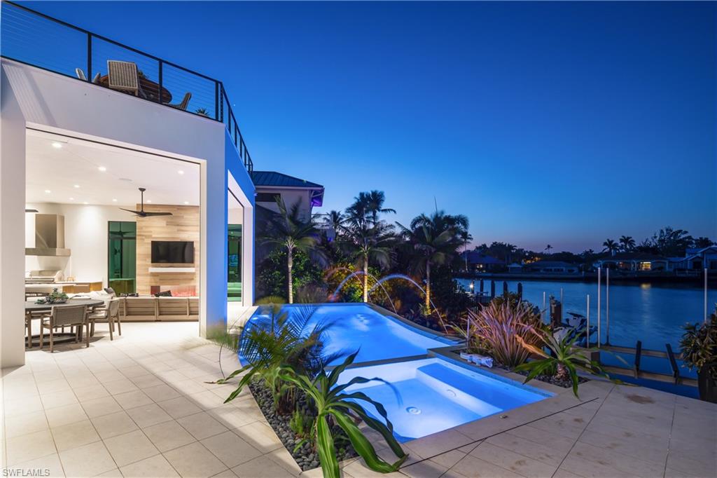 MOORINGS - Residential