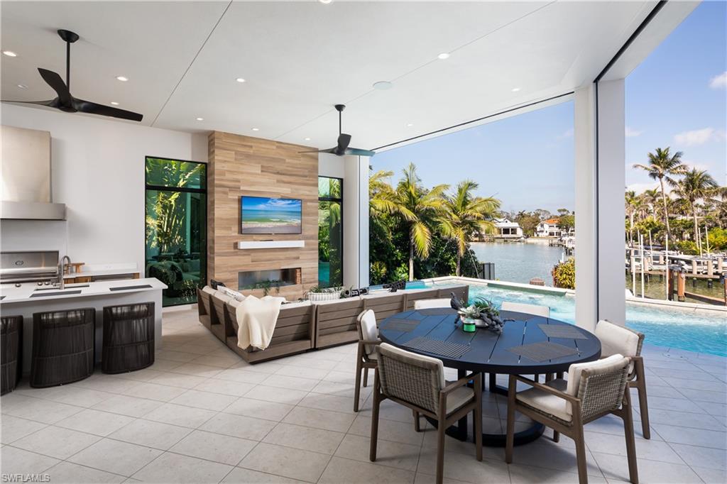 MOORINGS - Residential