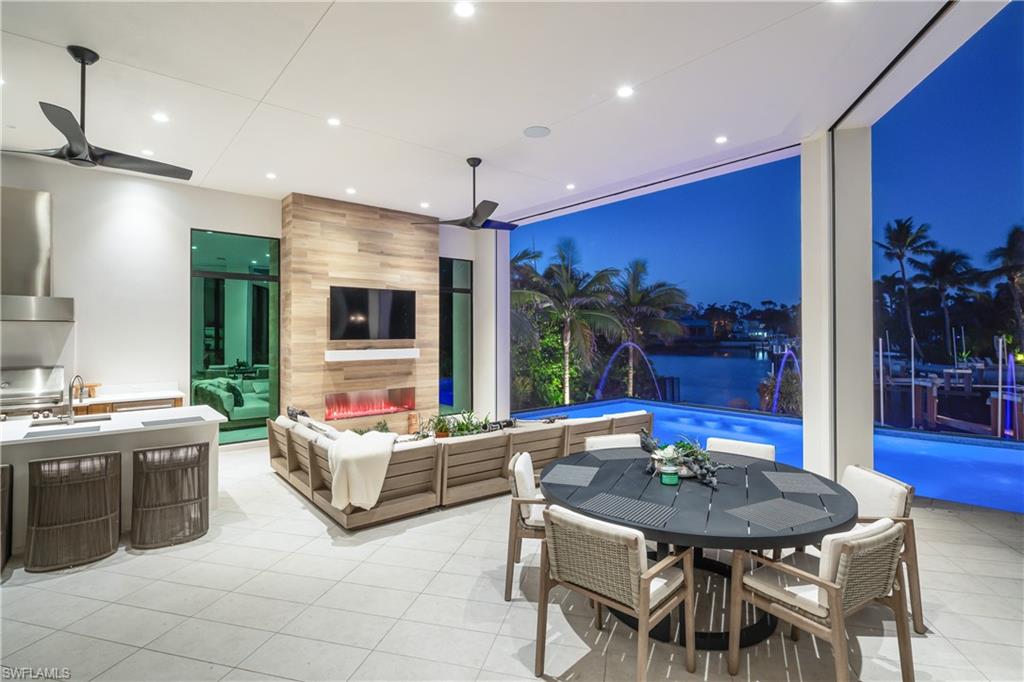 MOORINGS - Residential