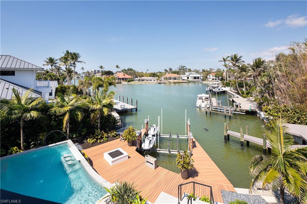 MOORINGS - Residential