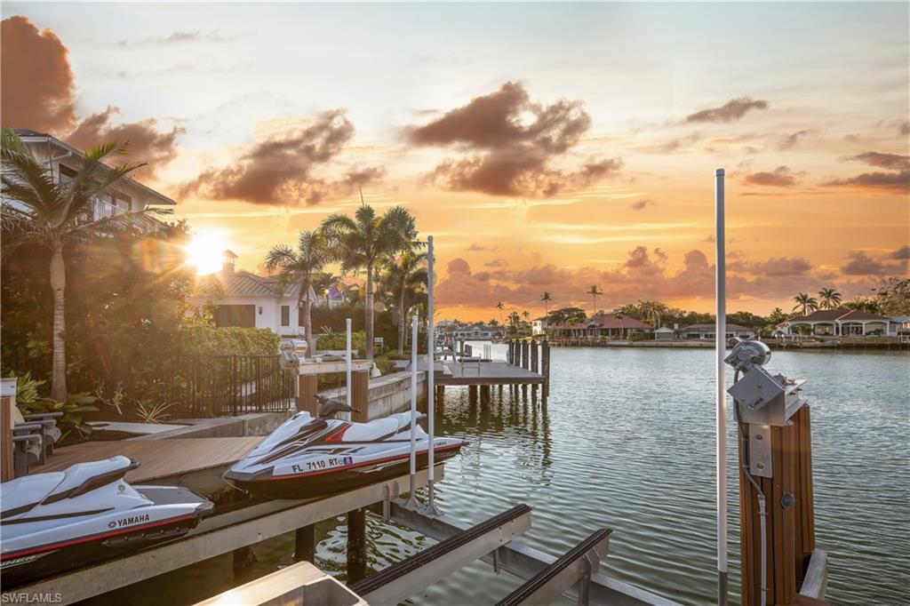 MOORINGS - Residential