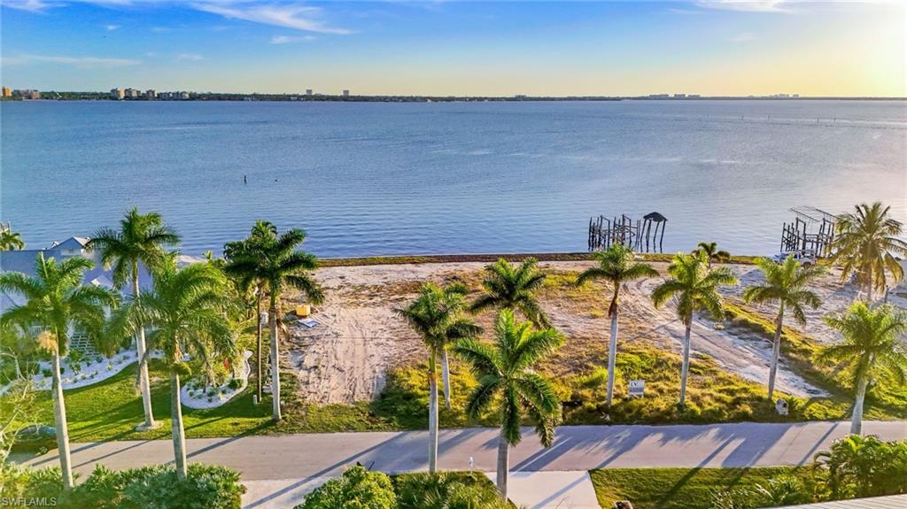 CAPE CORAL - Land