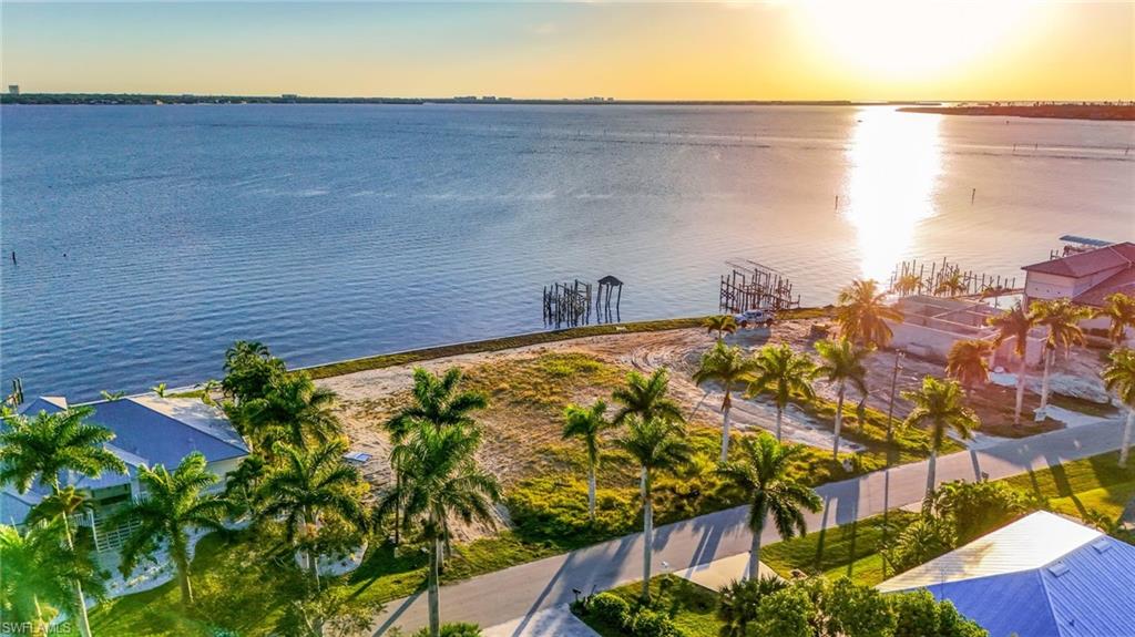 CAPE CORAL - Land