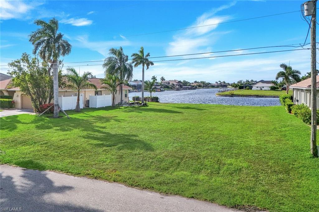 CAPE CORAL - Land