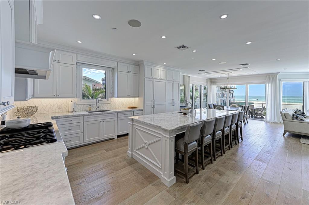 BAREFOOT BEACH - Residential