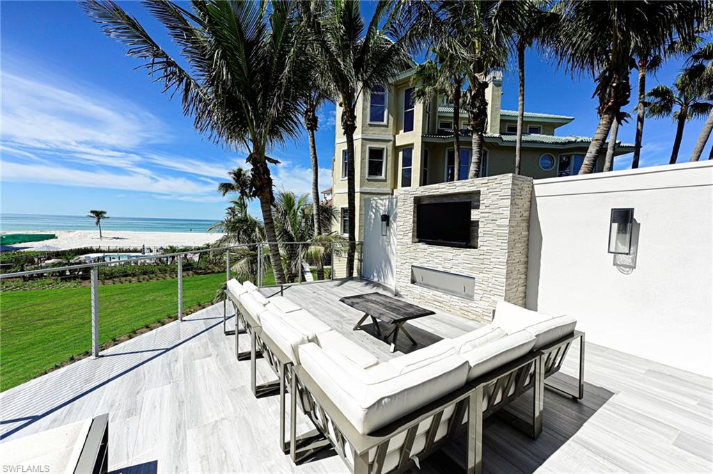BAREFOOT BEACH - Residential