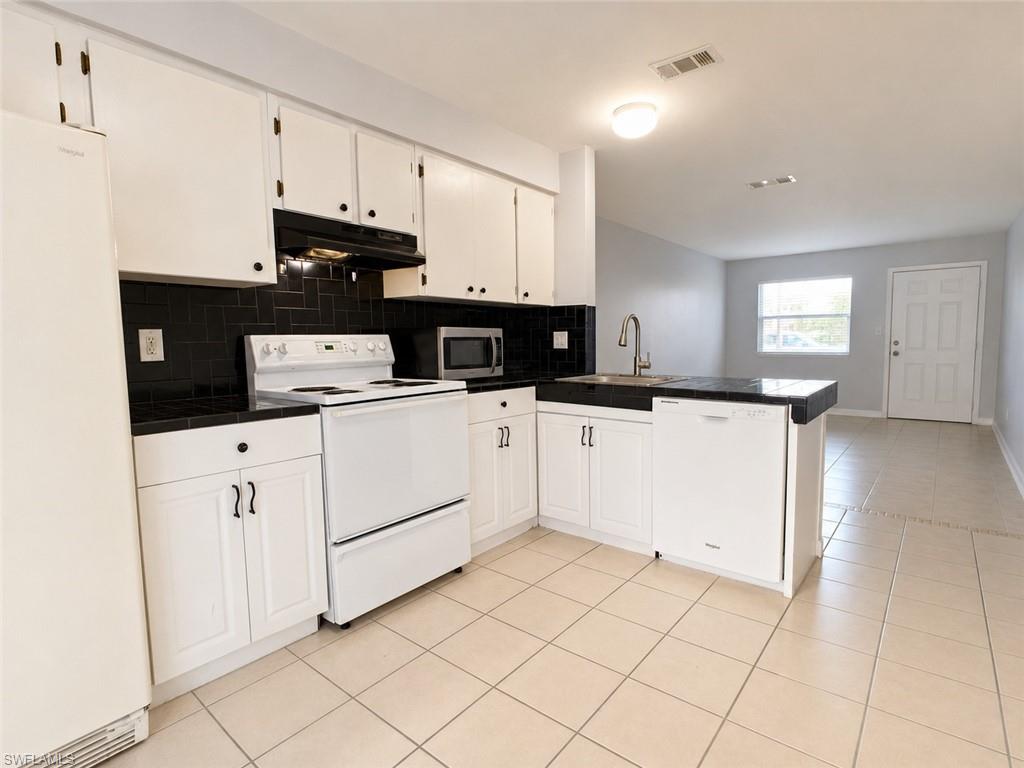 CAPE CORAL - Residential Lease