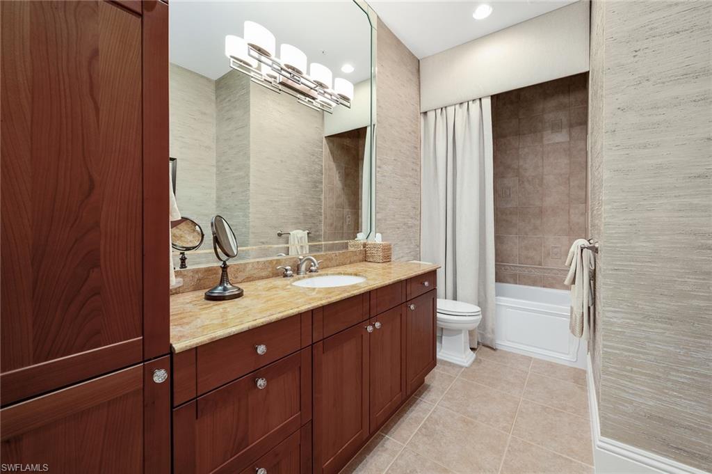 THE PARAMOUNT - Residential