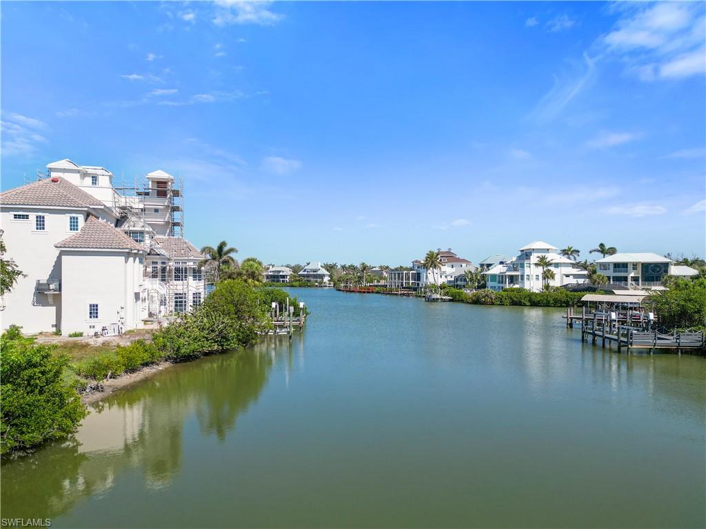 BAREFOOT BEACH - Land