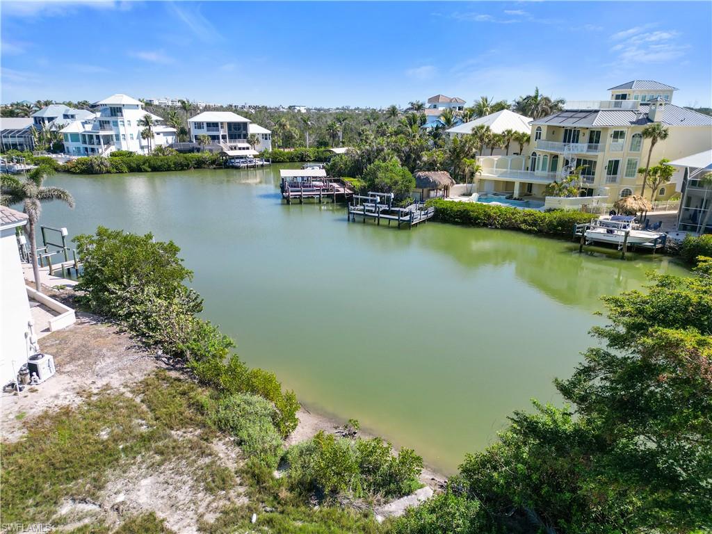 BAREFOOT BEACH - Land