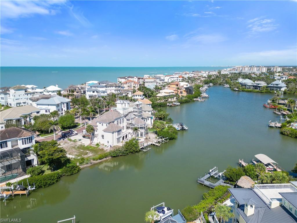 BAREFOOT BEACH - Land