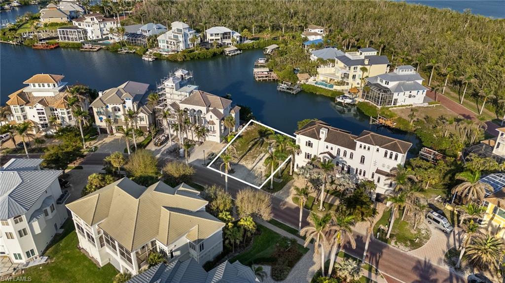 BAREFOOT BEACH - Land