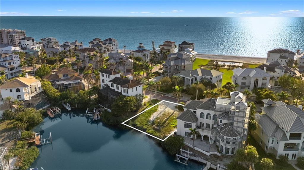 BAREFOOT BEACH - Land