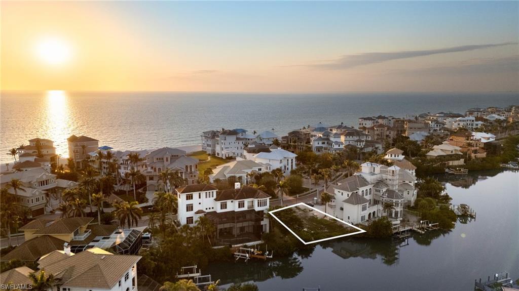 BAREFOOT BEACH - Land