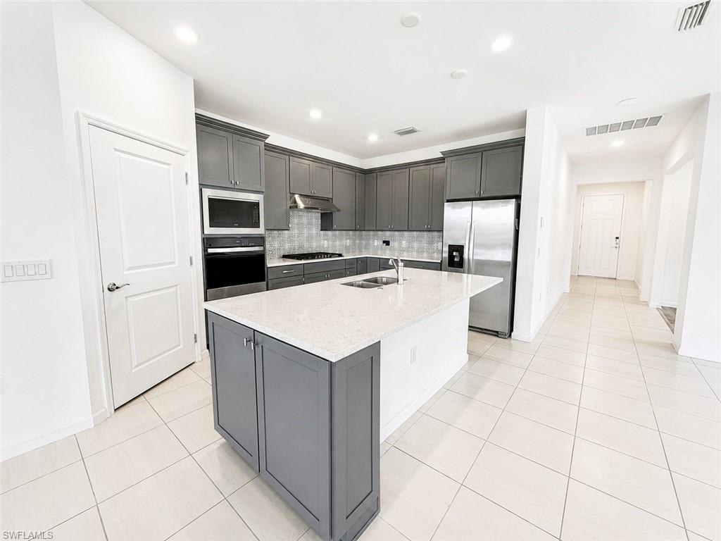 NORTHRIDGE - Residential Lease