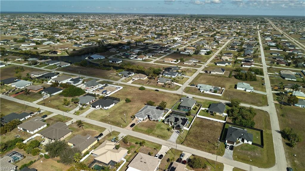 CAPE CORAL - Land