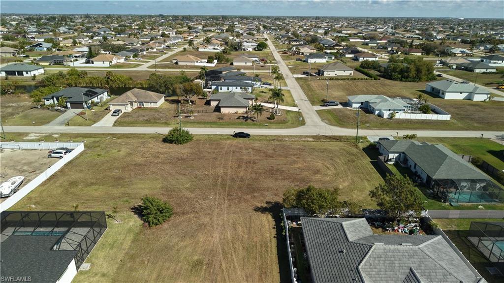 CAPE CORAL - Land
