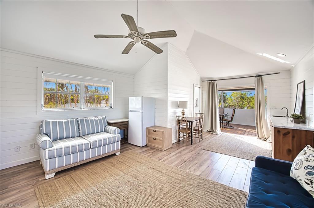 PALM LAKE - Residential