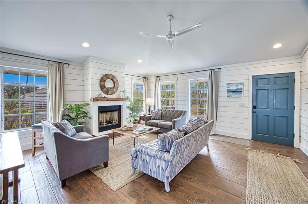 PALM LAKE - Residential