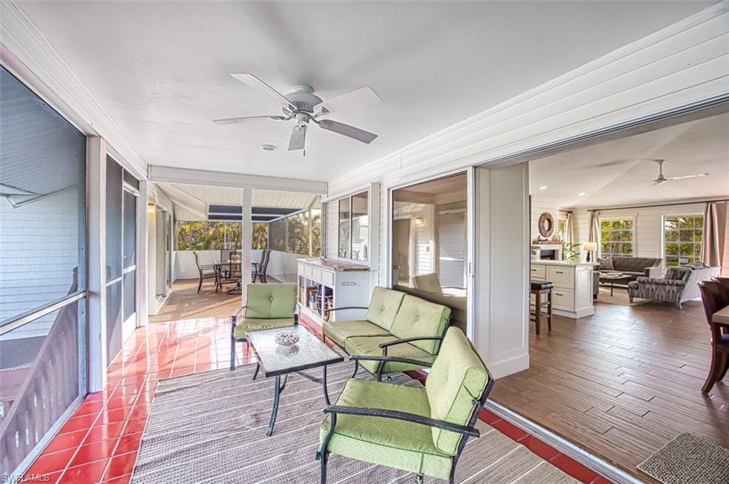 PALM LAKE - Residential
