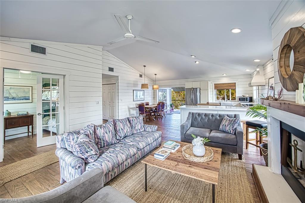 PALM LAKE - Residential