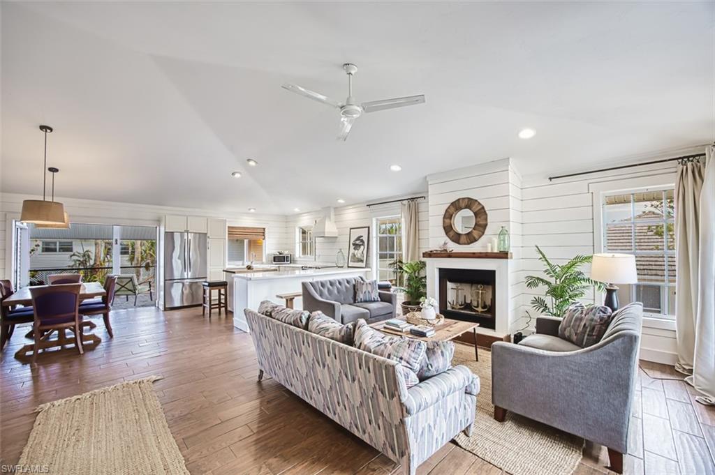 PALM LAKE - Residential