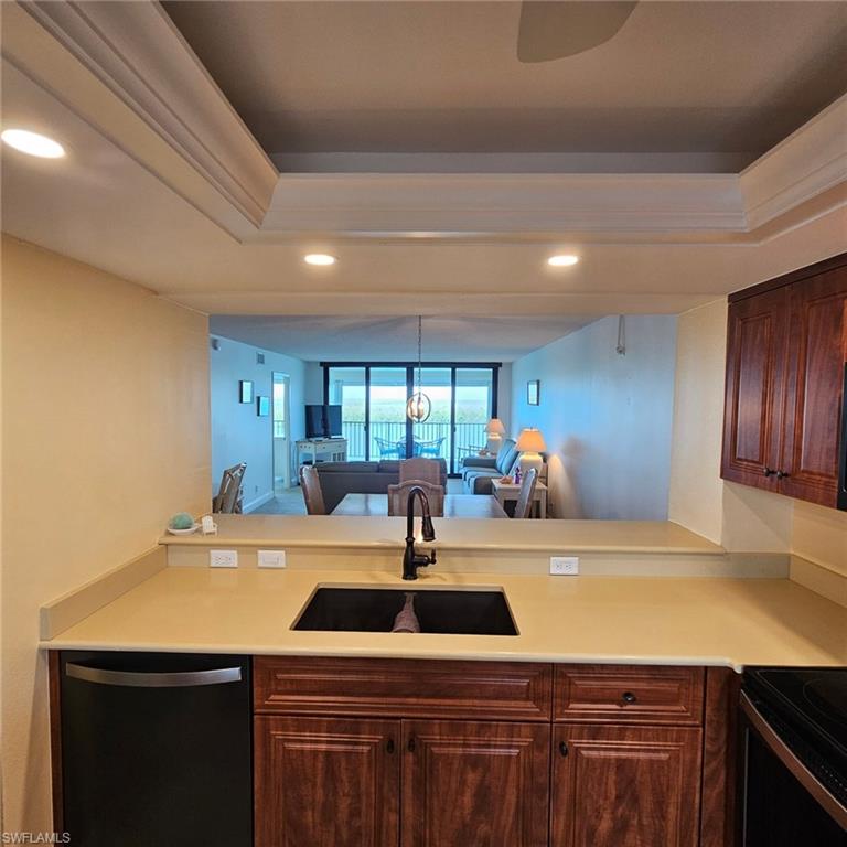 THE PALMS OF BAY BEACH - Residential