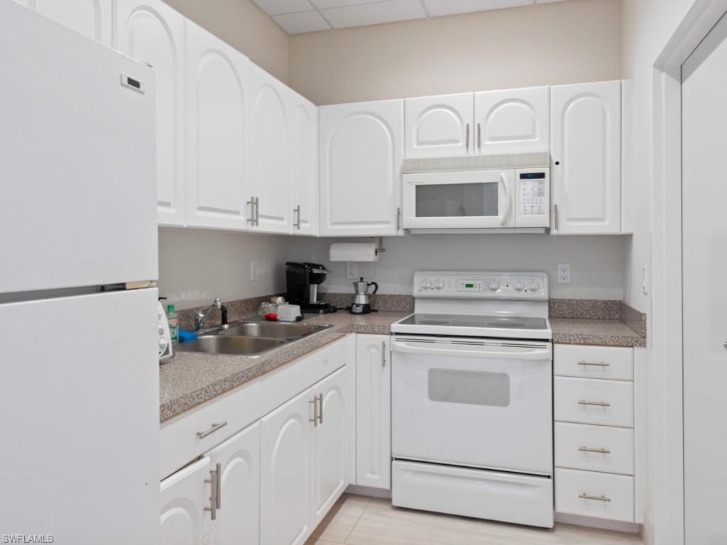 TRADEWINDS APTS OF MARCO ISLAND - Residential