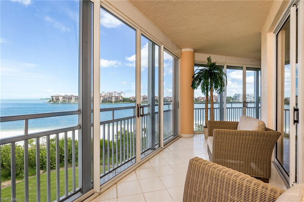 ROYAL MARCO POINT - Residential