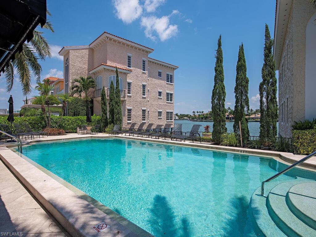 VENETIAN VILLAS - Residential