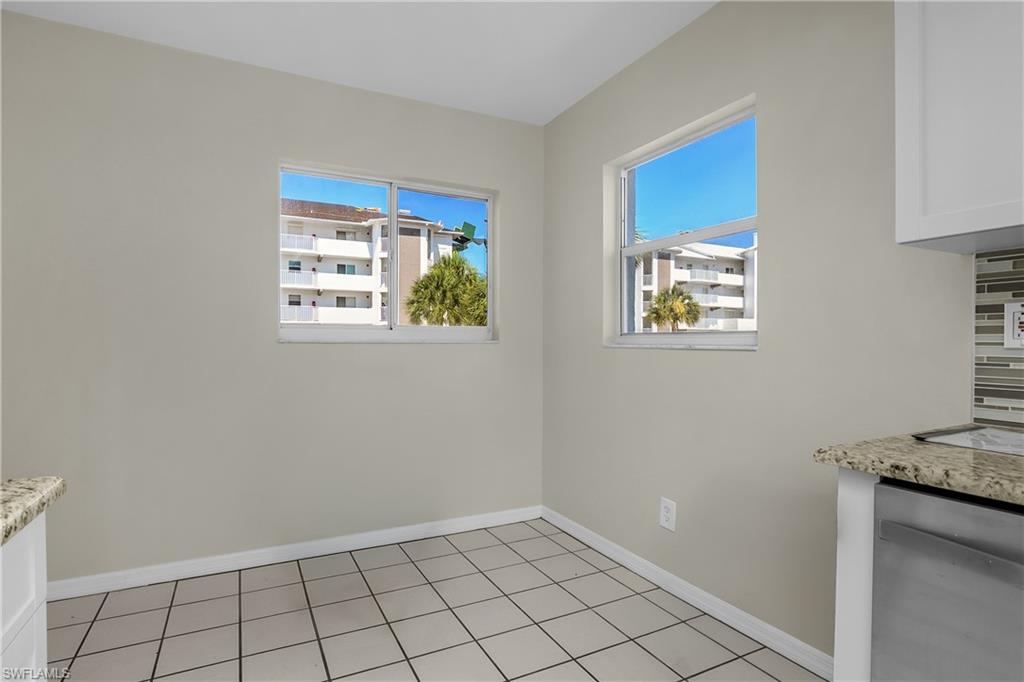 ROYAL PELICAN TOWNHOUSE - Residential