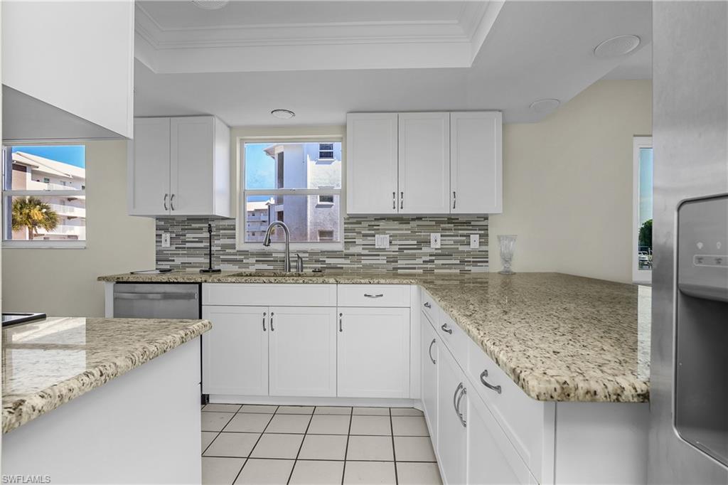 ROYAL PELICAN TOWNHOUSE - Residential