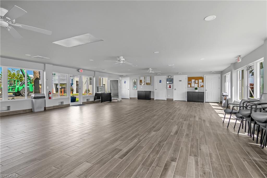 ROYAL PELICAN TOWNHOUSE - Residential