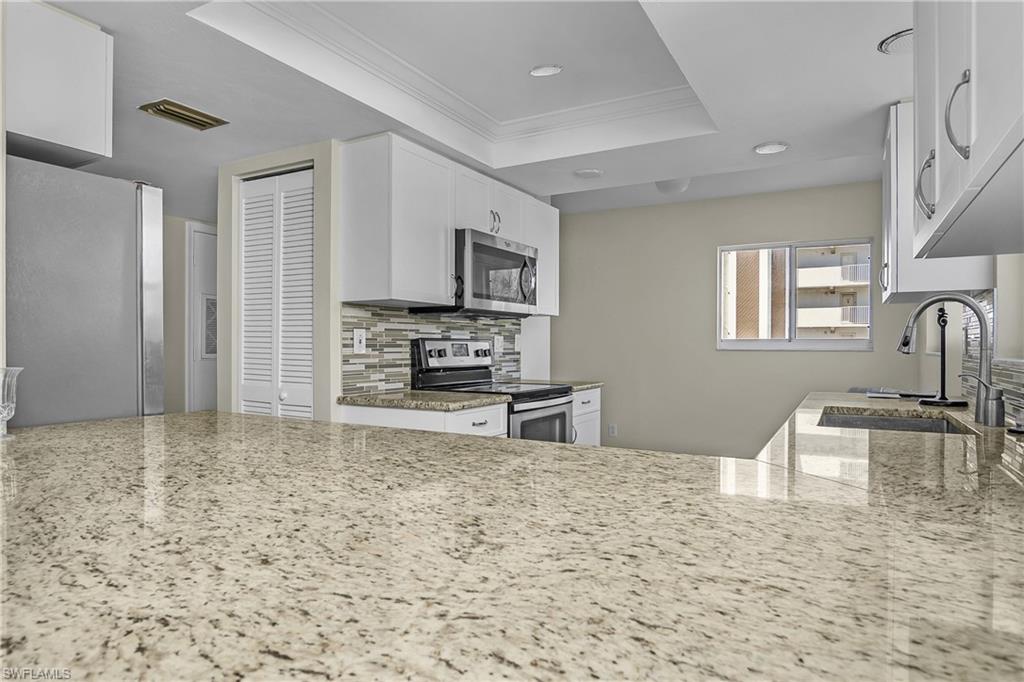 ROYAL PELICAN TOWNHOUSE - Residential