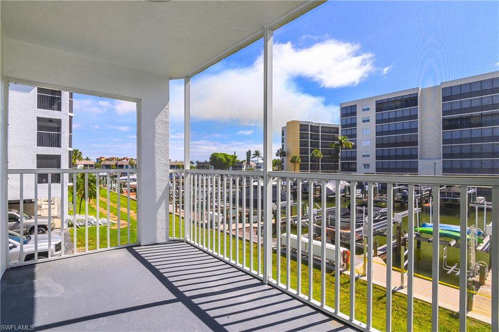 ROYAL PELICAN TOWNHOUSE - Residential
