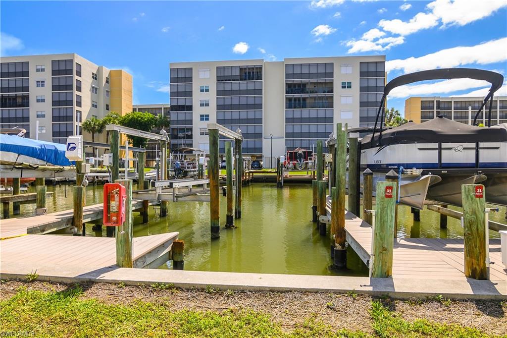 ROYAL PELICAN TOWNHOUSE - Residential