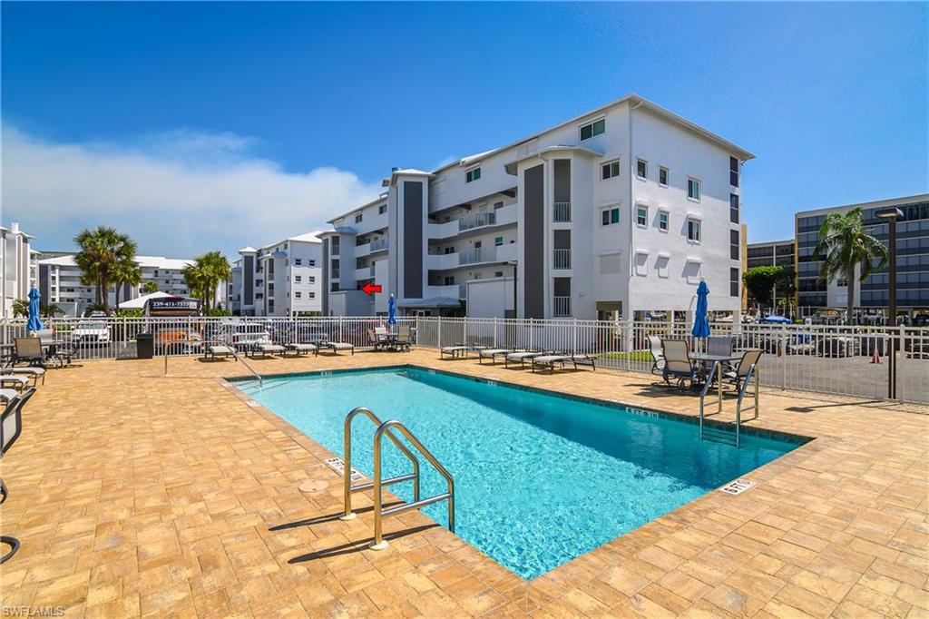 ROYAL PELICAN TOWNHOUSE - Residential