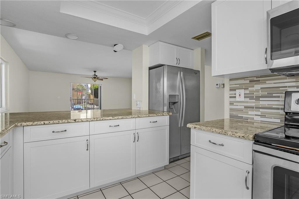 ROYAL PELICAN TOWNHOUSE - Residential