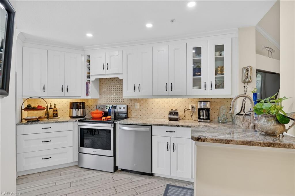 HUNTINGTON LAKES - Residential