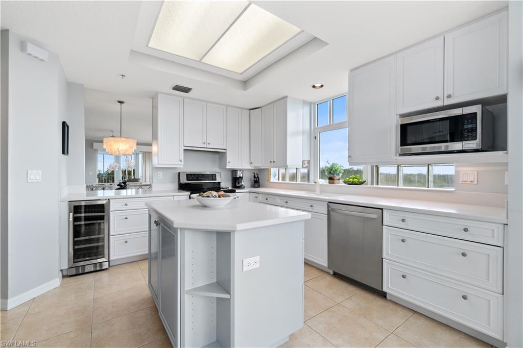BAREFOOT BEACH CLUB - Residential