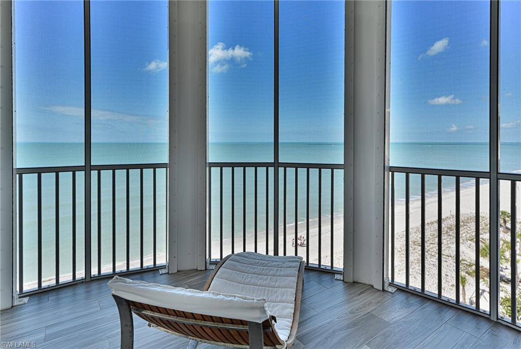 BAREFOOT BEACH CLUB - Residential