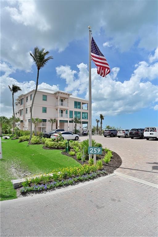 BAREFOOT BEACH CLUB - Residential