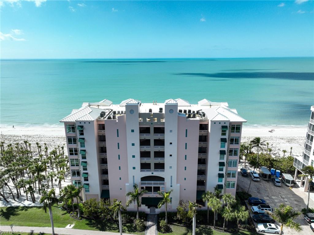 BAREFOOT BEACH CLUB - Residential