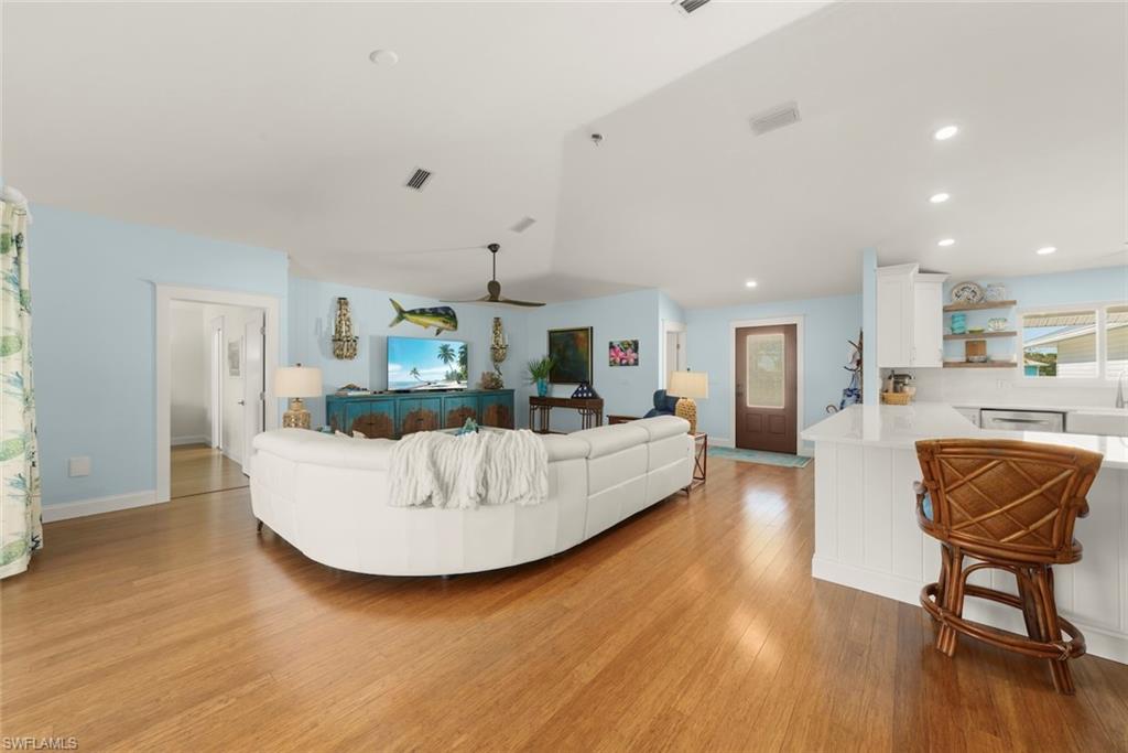 CHARLOTTE SHORES - Residential