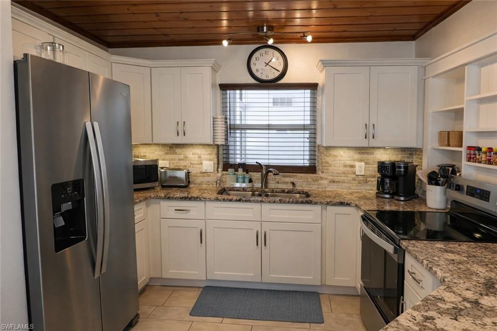 KNIGHTS BOKEELIA ISLE - Residential