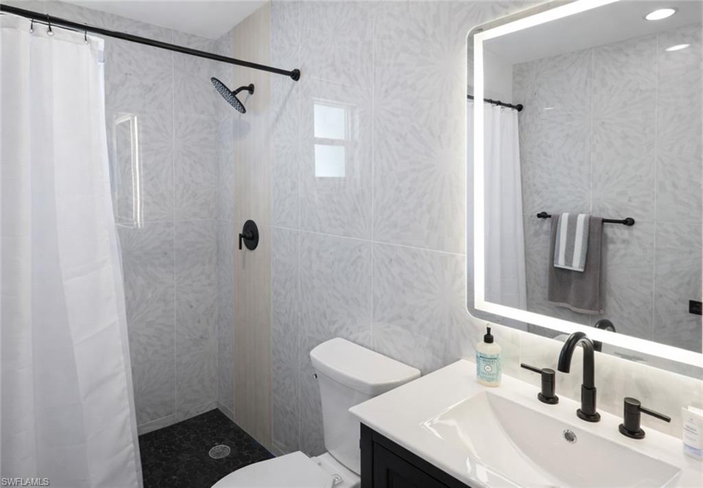 KNIGHTS BOKEELIA ISLE - Residential