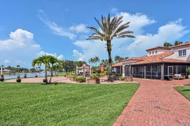 VILLAGE WALK - Residential