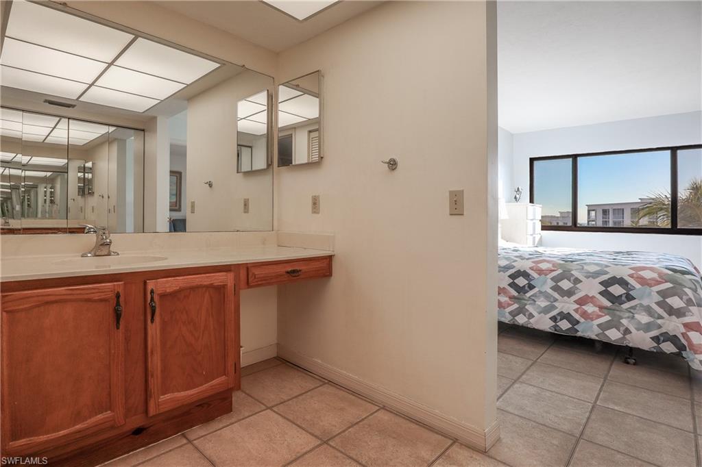 HARBOUR POINTE CONDO - Residential
