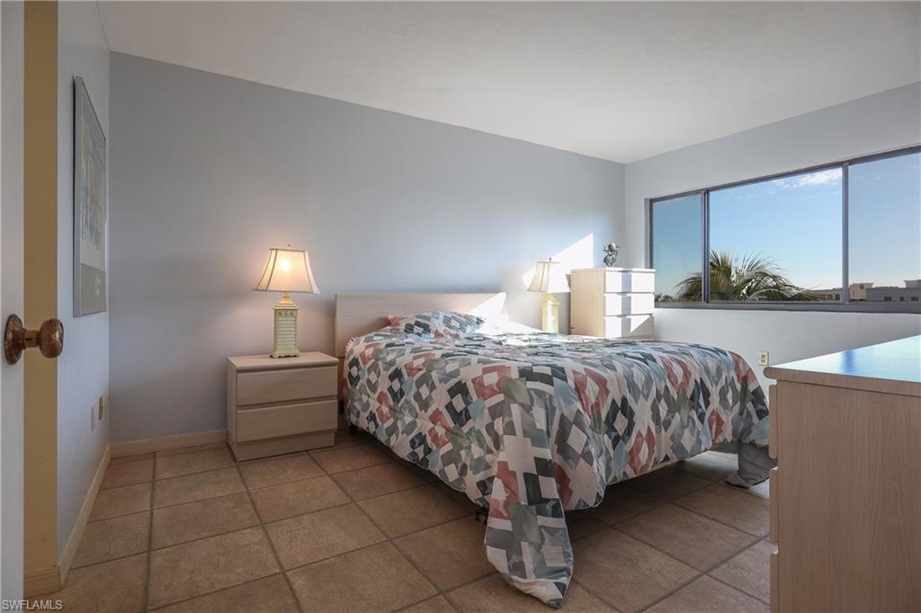 HARBOUR POINTE CONDO - Residential